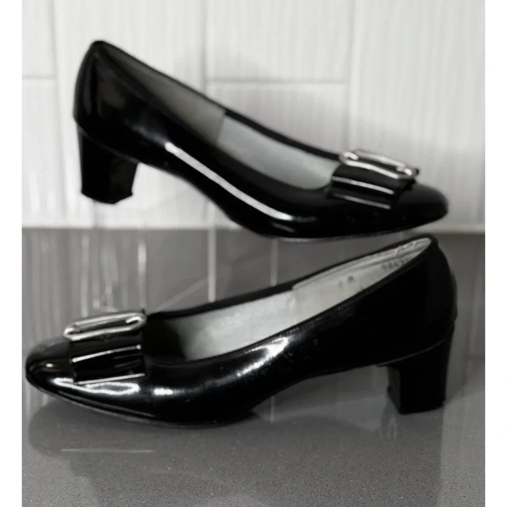 VTG Women's Pump Shoe Black Patent Leather By Charm Step 8M Silver Buckle VGUC